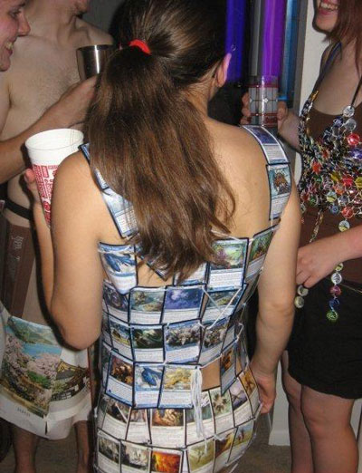 Vestito fatto con carte Magic