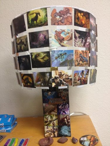 Paralume fatto con carte Magic